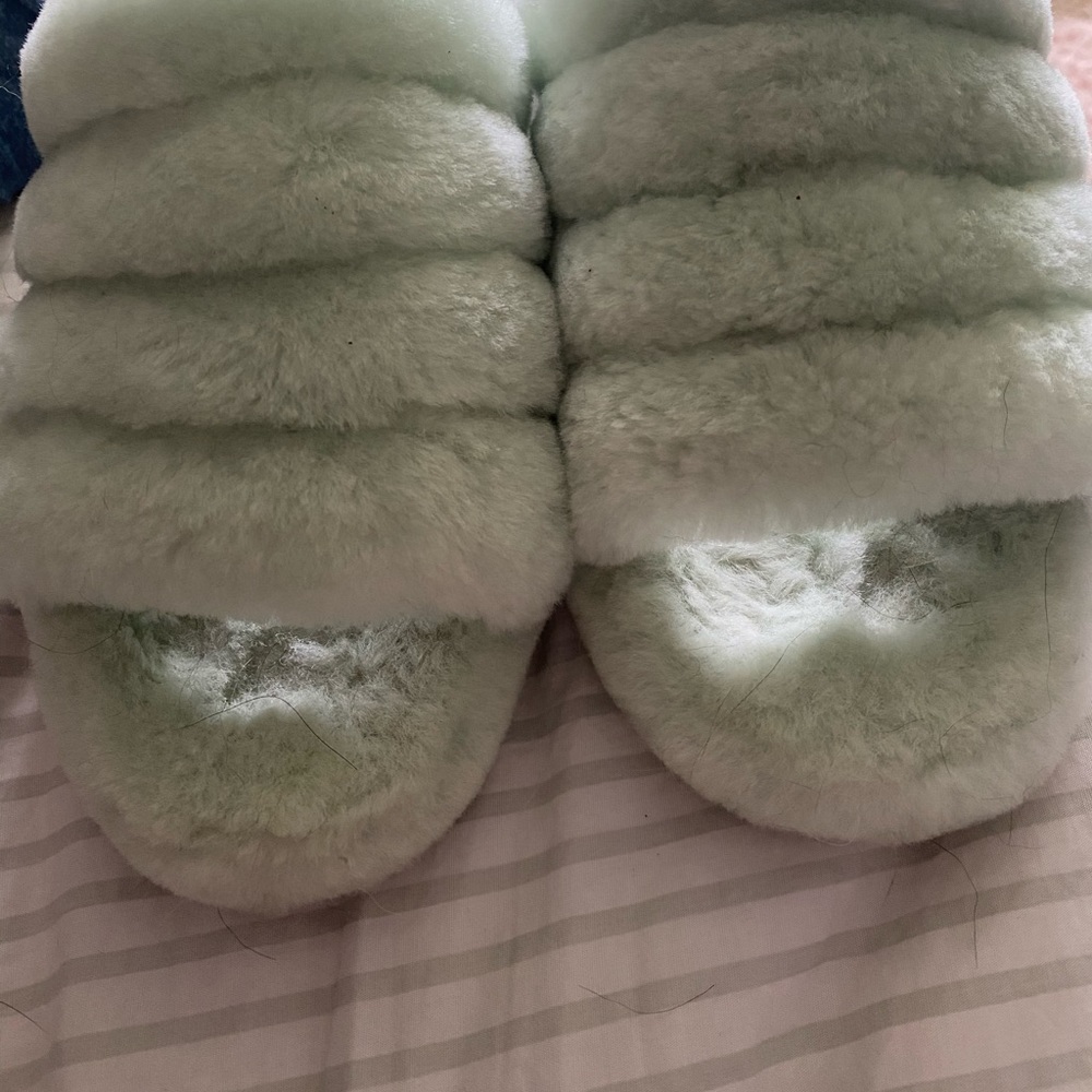 UGG fluff yeah slide